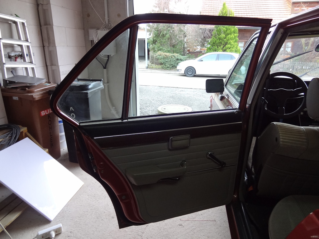 <<